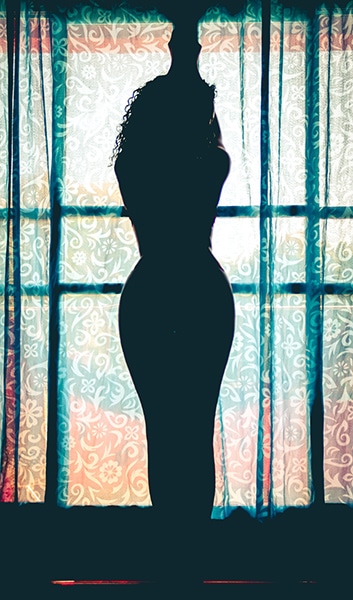 boudoir lighting silhouetted woman  