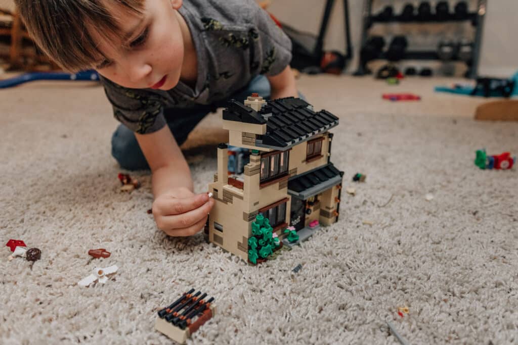 CarolineStubbs children playing legos