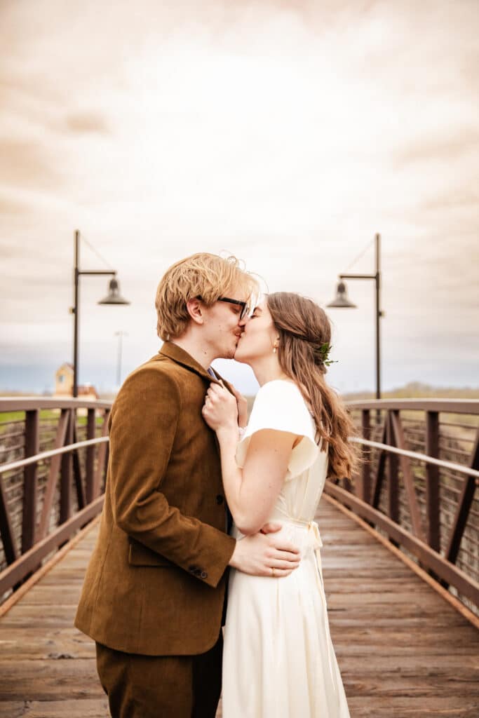 GraceLyn Lee bride grabbing grooms collar and kissing IMG 7566