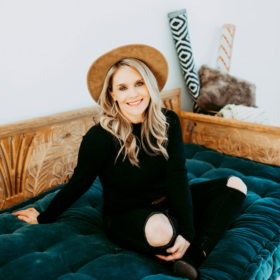 Lindsey Winkler author headshot