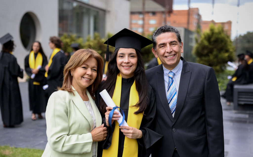 graduation family portrait mom daughter dad